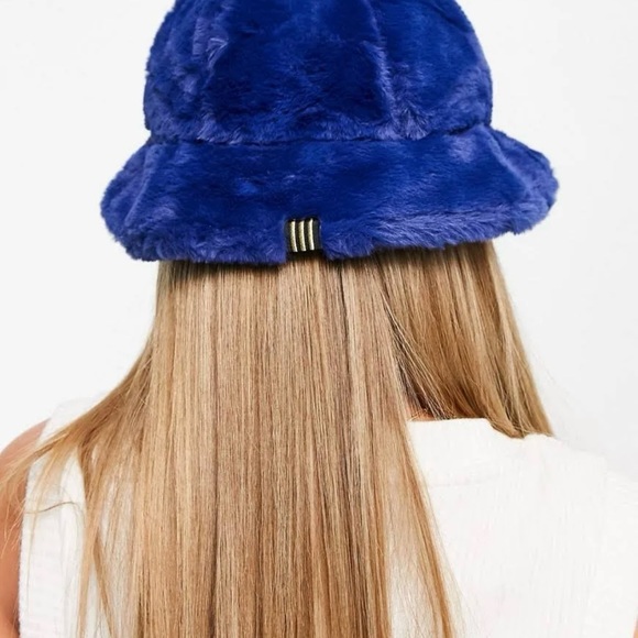 Adidas Originals SPRT Faux Fur Bucket Hat unisex worn only a couple of times. - Picture 3 of 10